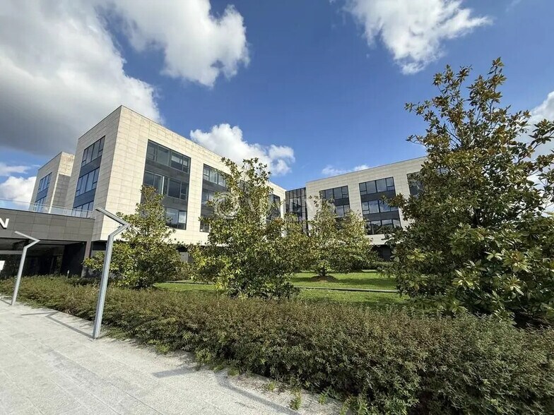 Bureau dans Jossigny à vendre - Photo de l’immeuble – Image 1 sur 11