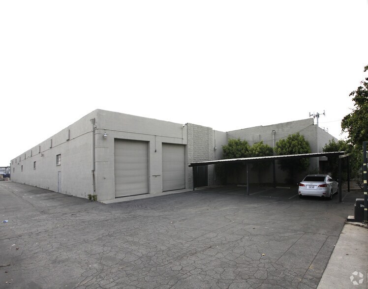 9880 San Fernando Rd, Pacoima, CA à louer - Photo de l’immeuble – Image 1 sur 5