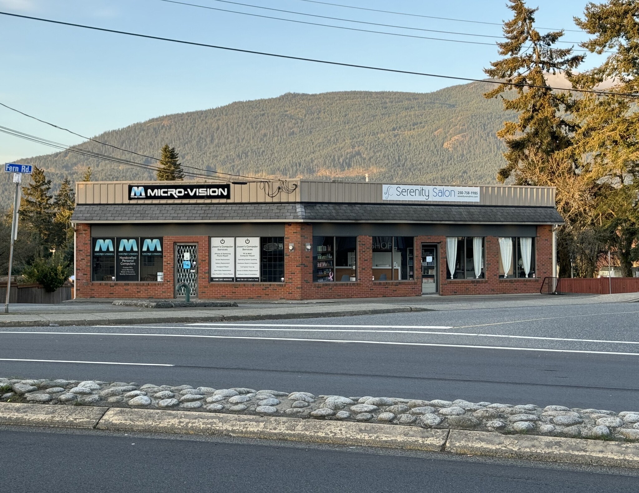 2127 Bowen Rd, Nanaimo, BC à vendre Photo de l’immeuble– Image 1 sur 5