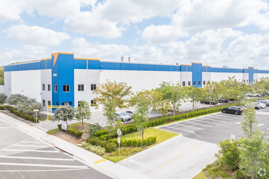 6451 NW 102nd Ave, Doral, FL à louer - Photo principale – Image 1 sur 13