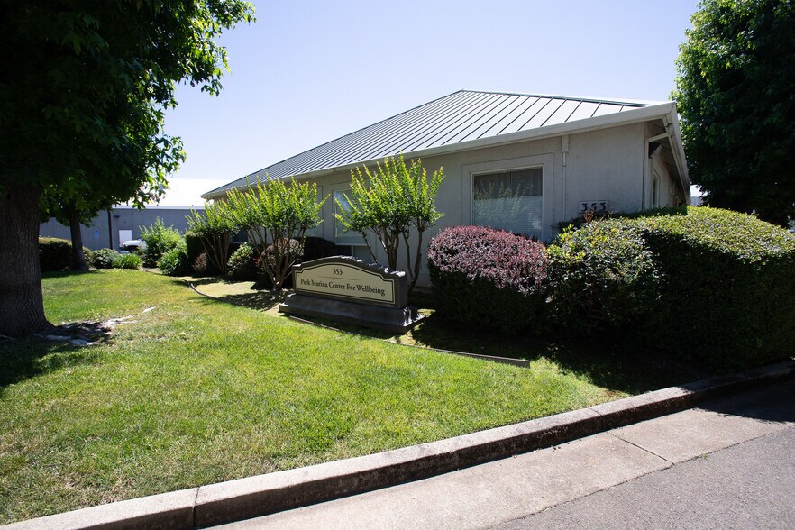 353 Park Marina Cir, Redding, CA à vendre - Photo de l’immeuble – Image 2 sur 20