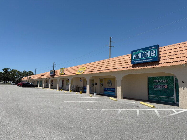 2001-2049 S Tamiami Trl, Venice, FL à louer - Photo de l’immeuble – Image 3 sur 9