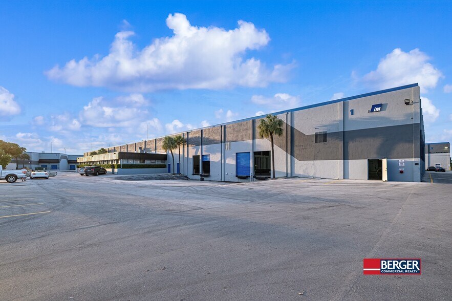1919 NW 19th St, Fort Lauderdale, FL à louer - Photo de l’immeuble – Image 3 sur 13