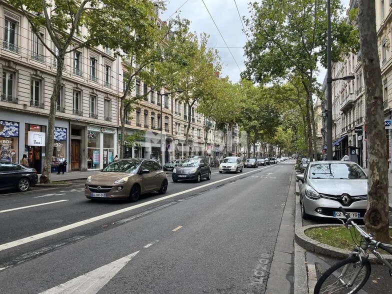 Local commercial dans Lyon à louer - Photo de l’immeuble – Image 2 sur 4