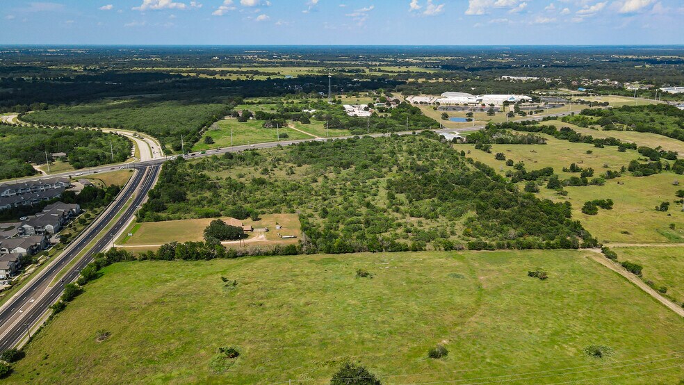4000 University Dr E, College Station, TX à vendre - Photo de l’immeuble – Image 3 sur 10