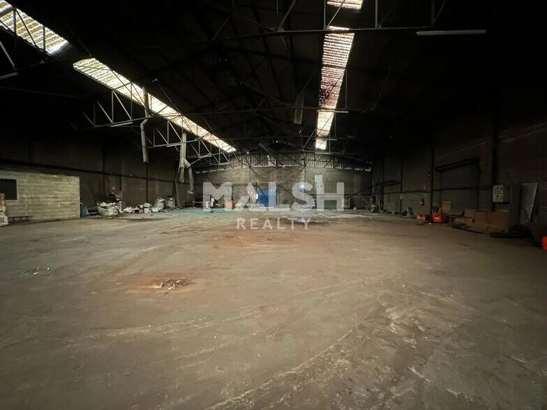 Local d’activités dans Genas à louer - Photo de l’immeuble – Image 3 sur 7