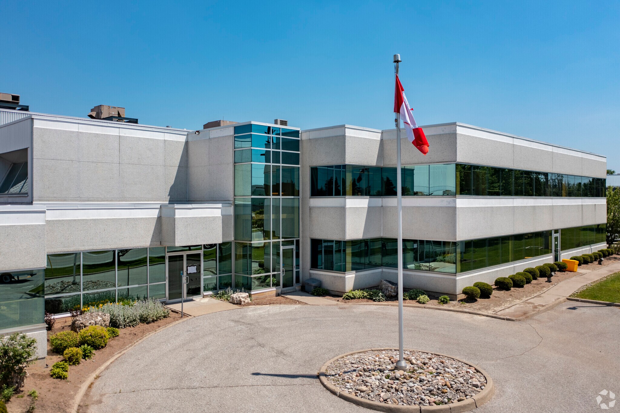 195 Harry Walker Pky, Newmarket, ON à louer Photo de l’immeuble– Image 1 sur 4