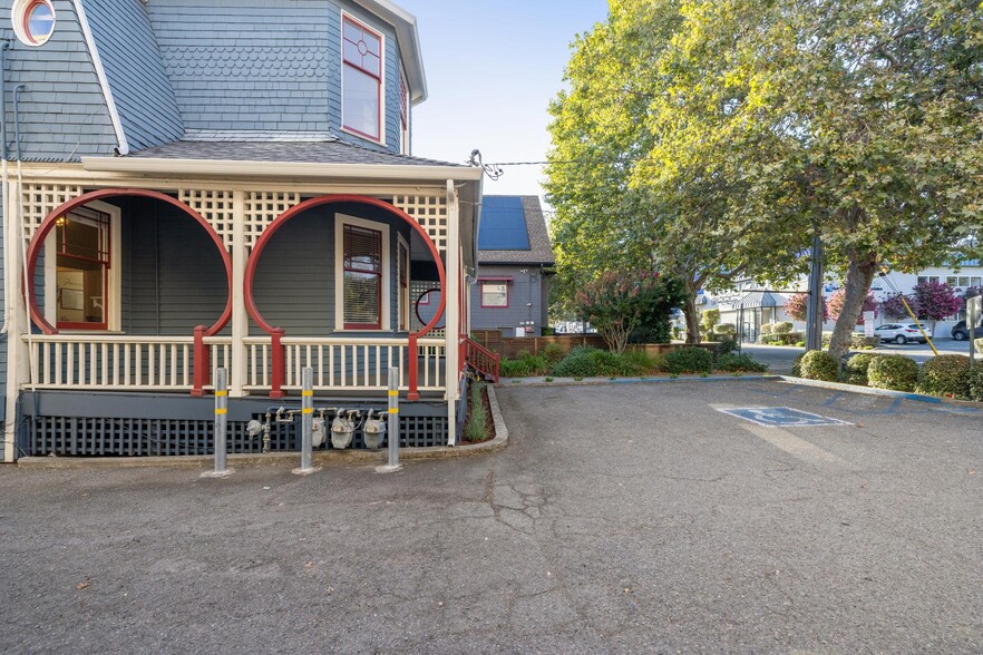 705 Mission Ave, San Rafael, CA à vendre - Photo de l’immeuble – Image 3 sur 39