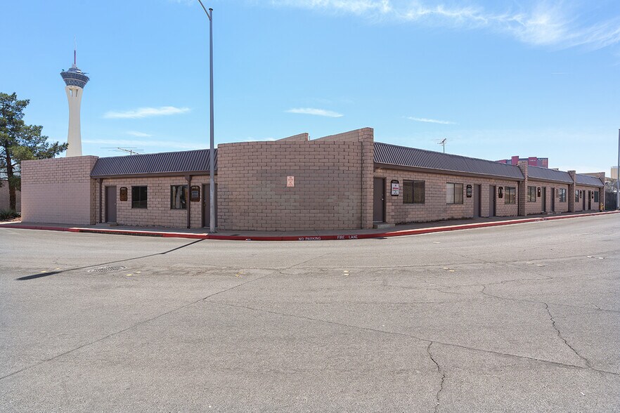 1700 Western Ave, Las Vegas, NV à louer - Photo principale – Image 1 sur 10