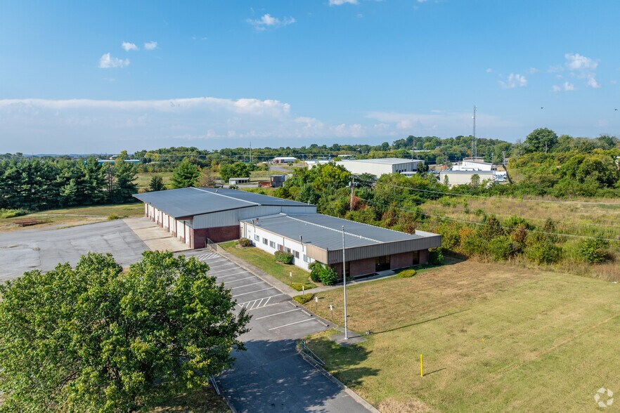 1330 Gateway Dr, Gallatin, TN à vendre - Photo de l’immeuble – Image 2 sur 6