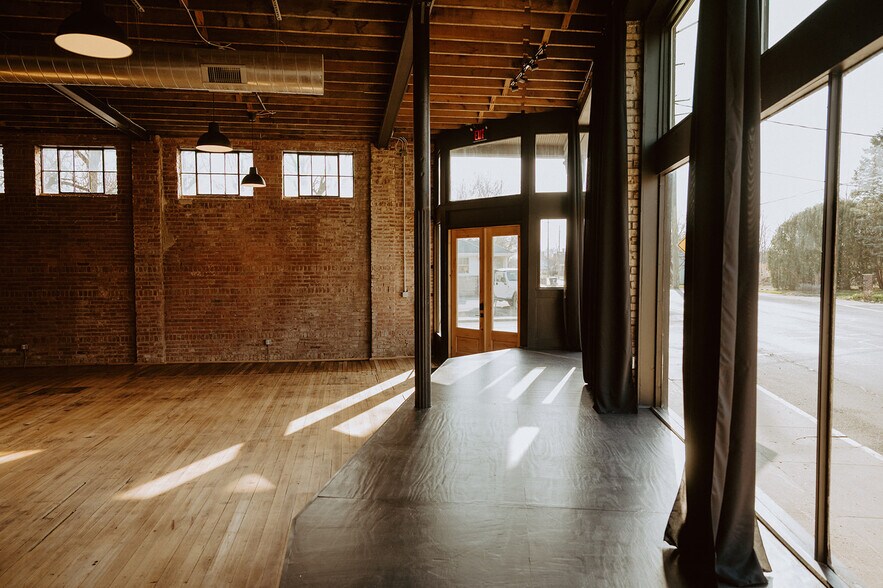 4 W Main St, Markleville, IN à vendre - Photo intérieure – Image 3 sur 16