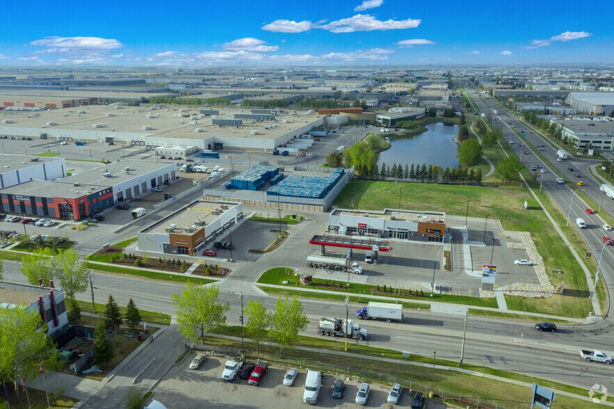 5333 61 Ave SE, Calgary, AB à louer - Aérien – Image 3 sur 3