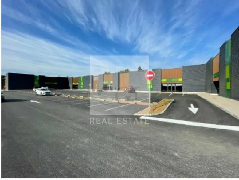 Local d'activités dans Anse à vendre - Photo de l’immeuble – Image 3 sur 4