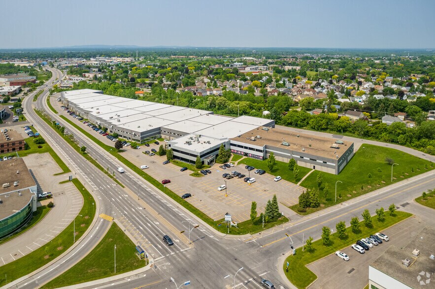 2103-2167 Boul Dagenais O, Laval, QC à louer - Aérien – Image 1 sur 11
