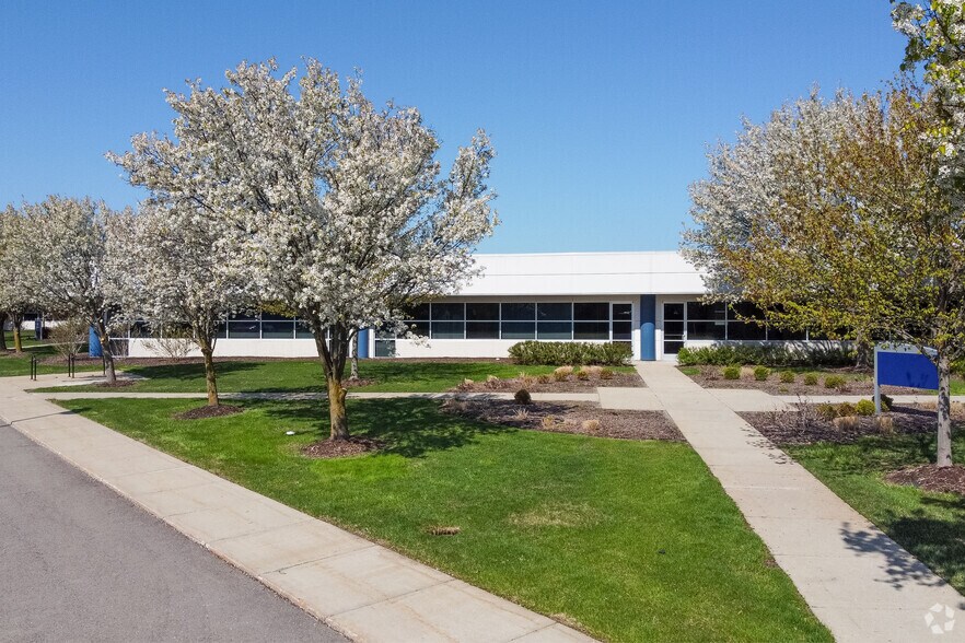 2500 Green Rd, Ann Arbor, MI à louer - Photo de l’immeuble – Image 1 sur 25