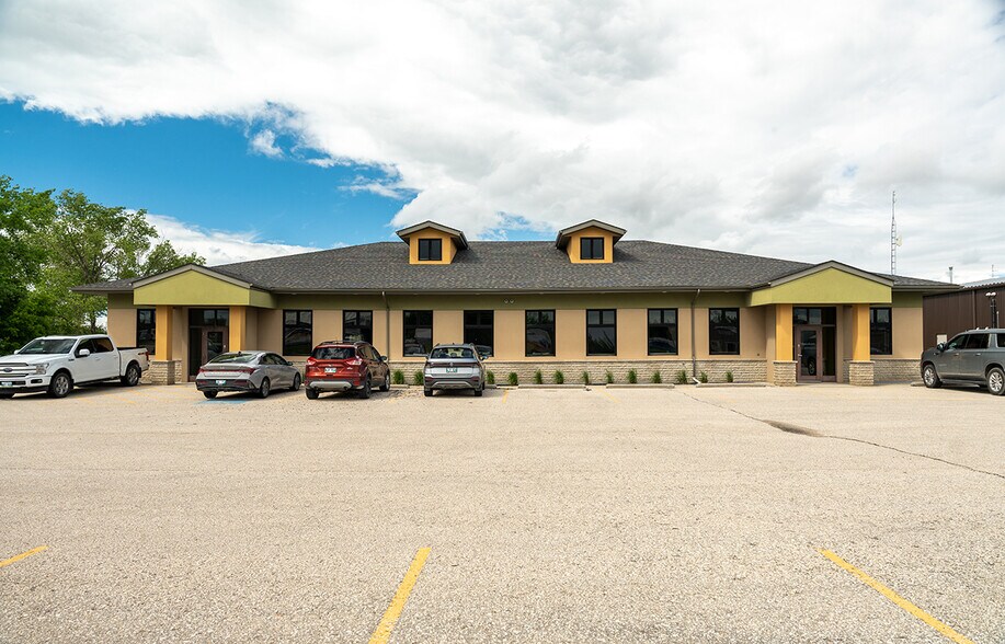 211 2nd Av N, Stonewall, MB à vendre - Photo de l’immeuble – Image 2 sur 15
