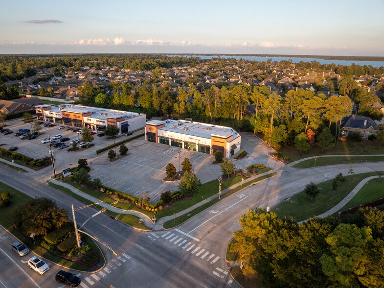 16402 W Lake Houston Pky, Houston, TX à louer - Photo de l’immeuble – Image 3 sur 4