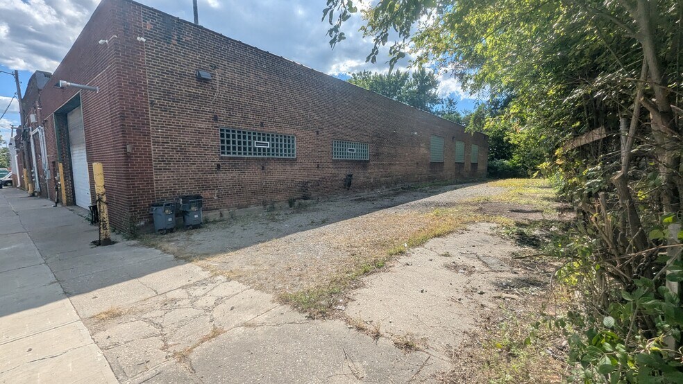 2662 E 69th St, Cleveland, OH à louer - Photo de l’immeuble – Image 2 sur 9