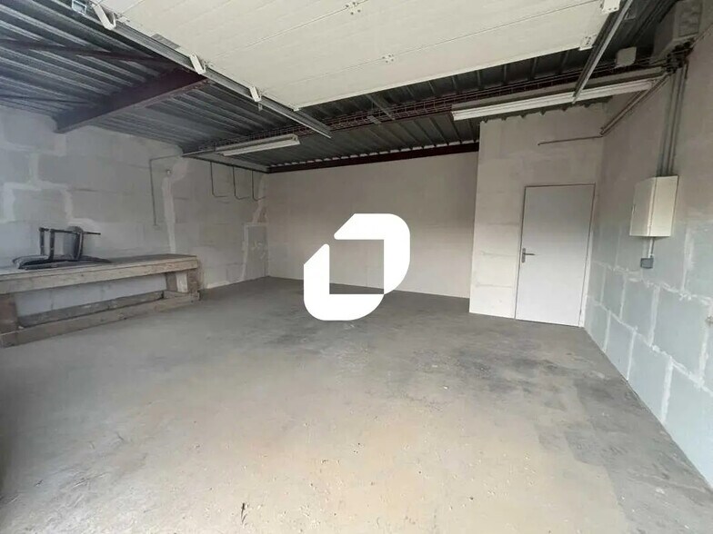 Local d’activités dans Ris-Orangis à louer - Photo de l’immeuble – Image 2 sur 13