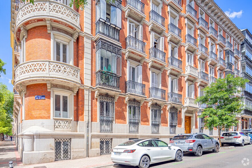 Calle De Juan De Mena, 19, Madrid, Madrid à louer - Photo de l’immeuble – Image 2 sur 2