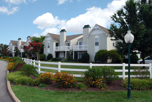 101 Old Oak Ln, Colonial Heights, VA à vendre - Photo de l’immeuble – Image 3 sur 52