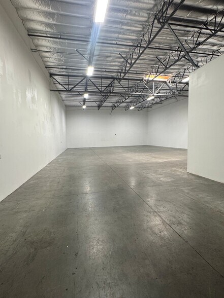 9220-9268 1/2 Hall Rd, Downey, CA à louer - Photo de l’immeuble – Image 2 sur 12