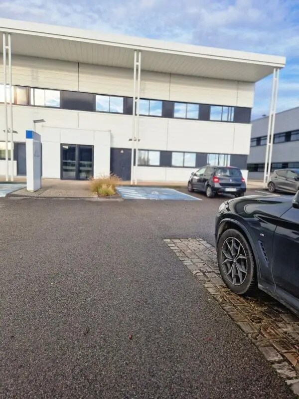 Bureau dans Compiègne à louer Photo de l’immeuble– Image 1 sur 7