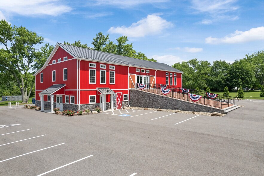 1225 Bell Rd, Chagrin Falls, OH à louer - Photo de l’immeuble – Image 1 sur 11