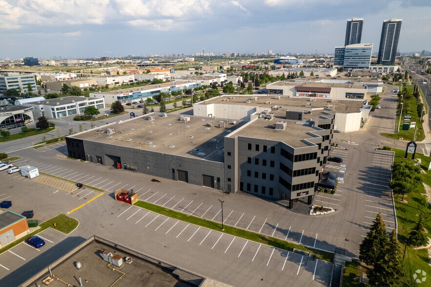 8001 Weston Rd, Vaughan, ON à louer - Photo de l’immeuble – Image 2 sur 4