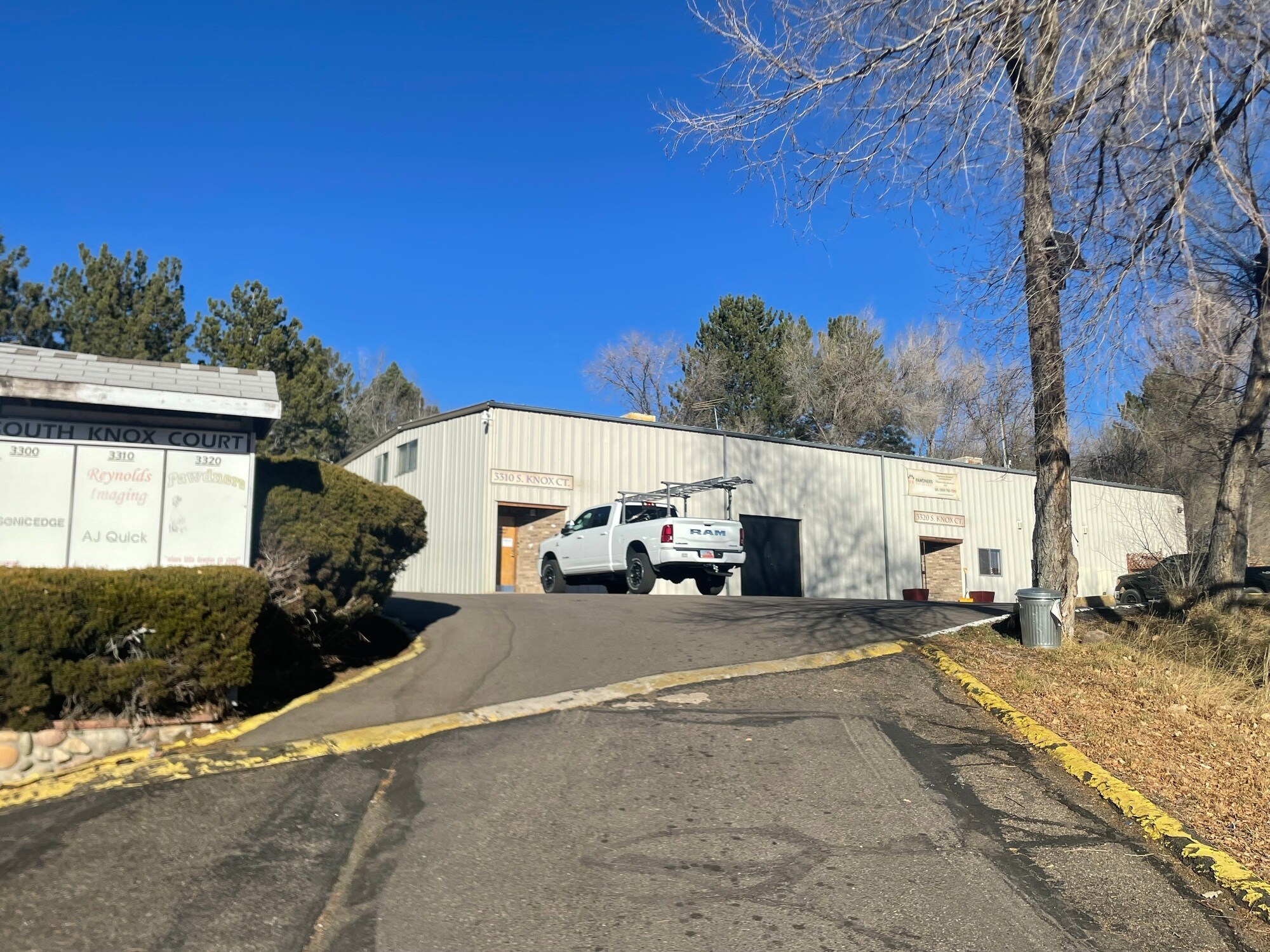 3310-3320 S Knox Ct, Englewood, CO à louer Photo principale– Image 1 sur 26