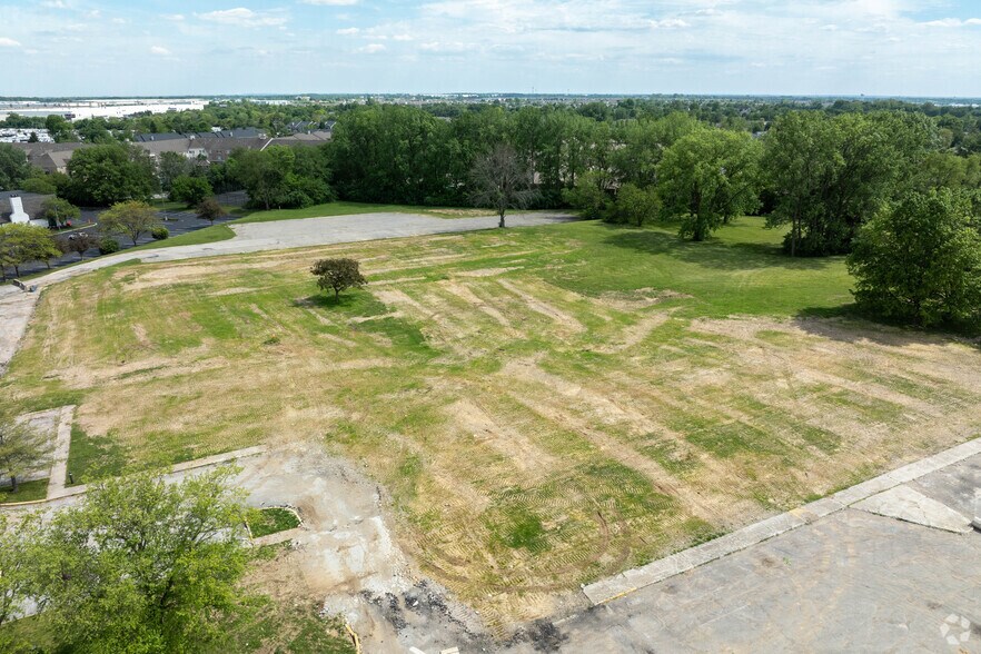 1117 E Main St, Greenwood, IN à vendre - Photo de l’immeuble – Image 3 sur 17