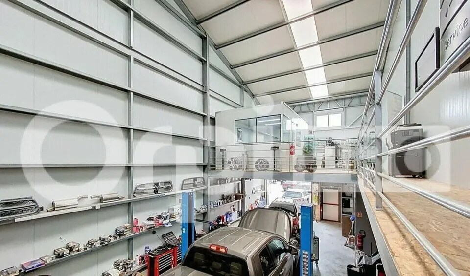 Local d’activités dans Brie-Comte-Robert à louer Photo de l’immeuble– Image 1 sur 8