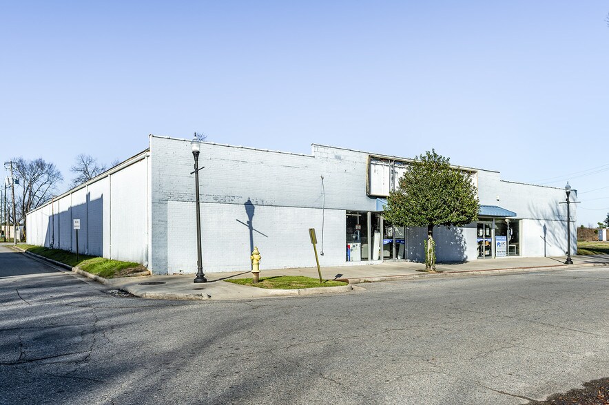 301 E Church St, Fort Valley, GA à louer - Photo de l’immeuble – Image 2 sur 27