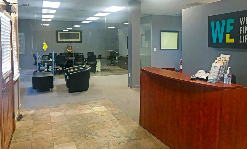 1610 W Burbank Blvd, Burbank, CA à louer - Photo de l’immeuble – Image 2 sur 6