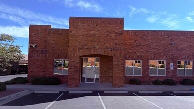 110 Mesa Park Dr, El Paso, TX à louer Photo de l’immeuble– Image 1 sur 3