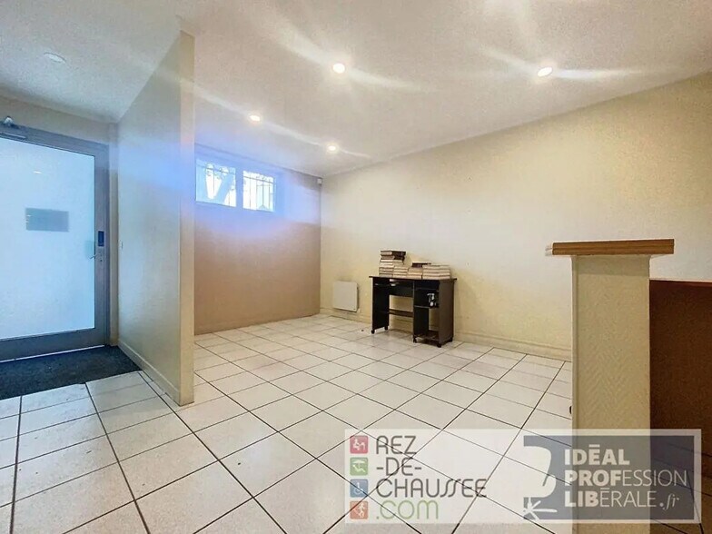 Bureau dans Issy-les-Moulineaux à vendre - Photo de l’immeuble – Image 2 sur 10