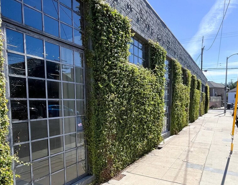 340 S Avenue 17, Los Angeles, CA à louer - Photo de l’immeuble – Image 2 sur 8