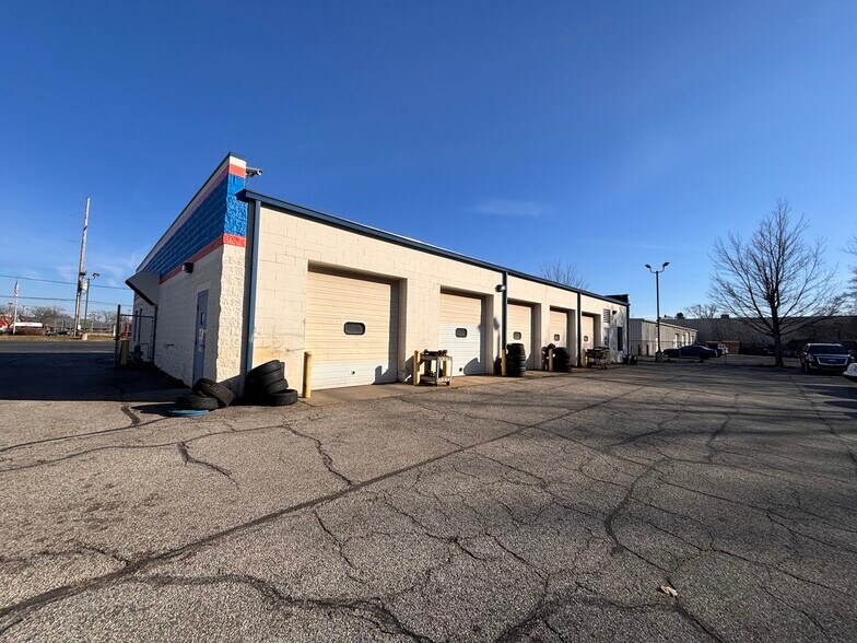 3521 Grape Rd, Mishawaka, IN à louer - Photo de l’immeuble – Image 2 sur 5