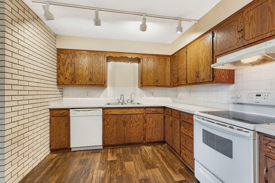219 7th St N, Sartell, MN à vendre - Photo de l’immeuble – Image 2 sur 11
