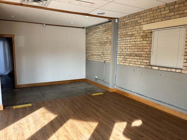 102 5th St W, Chaska, MN à vendre - Photo de l’immeuble – Image 2 sur 10