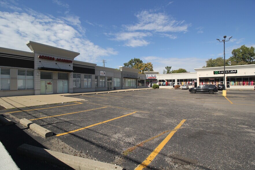 1539-1635 E 8 Mile Rd, Hazel Park, MI à louer - Photo de l’immeuble – Image 2 sur 8