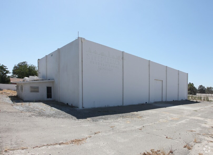 415 W 3rd St, Hanford, CA à vendre - Photo de l’immeuble – Image 3 sur 3