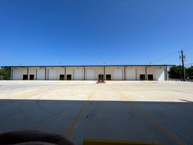 13215 JUDSON RD, San Antonio, TX à louer - Photo de l’immeuble – Image 3 sur 13