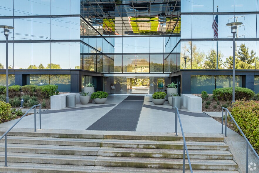 3131 Camino del Rio N, San Diego, CA à louer - Photo de l’immeuble – Image 3 sur 13