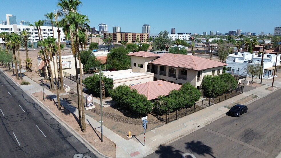 1242 E Washington St, Phoenix, AZ à vendre - Photo de l’immeuble – Image 2 sur 8