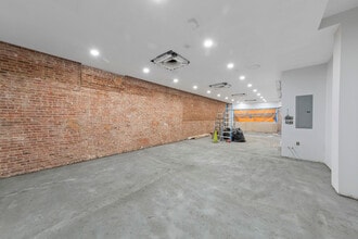 903 Seneca Ave, Ridgewood, NY à louer Photo de l’immeuble– Image 1 sur 7