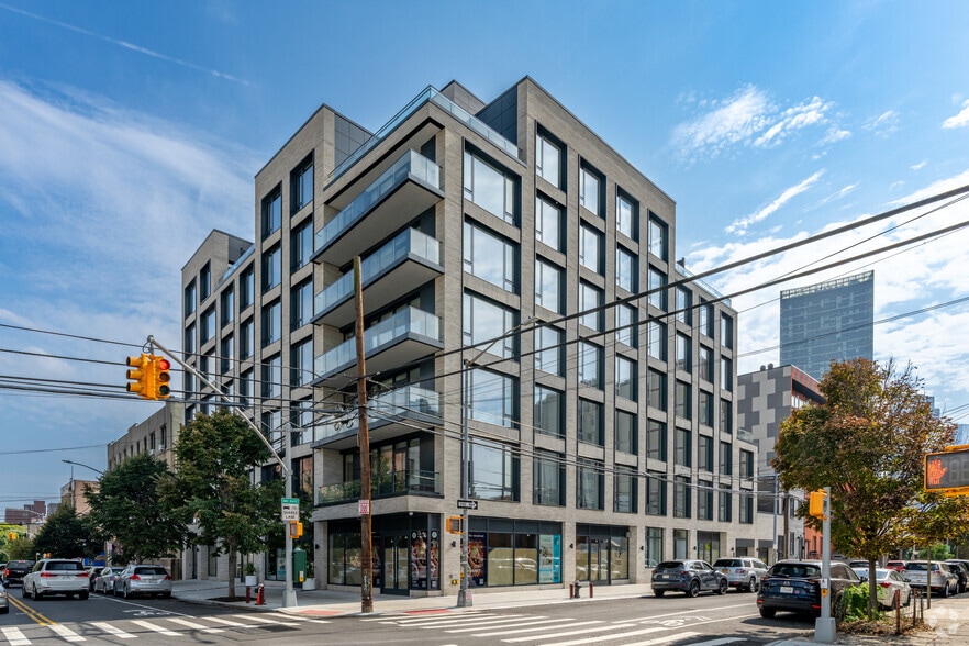 2808 38th Ave, Long Island City, NY à louer - Photo principale – Image 1 sur 5