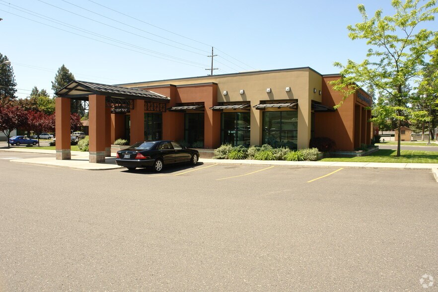 1906 W Francis Ave, Spokane, WA à vendre - Photo de l’immeuble – Image 2 sur 2