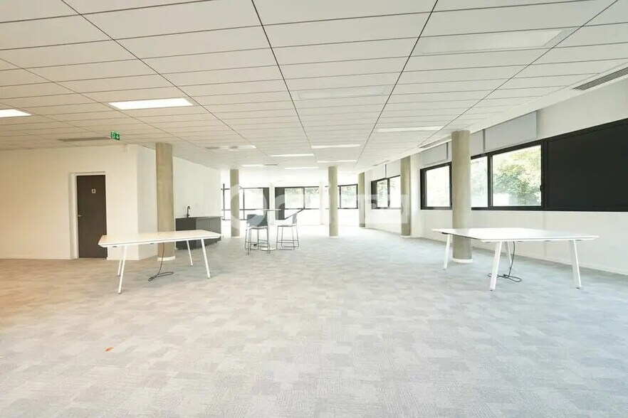 Bureau dans Champagne-au-Mont-d'Or à louer - Photo de l’immeuble – Image 2 sur 7