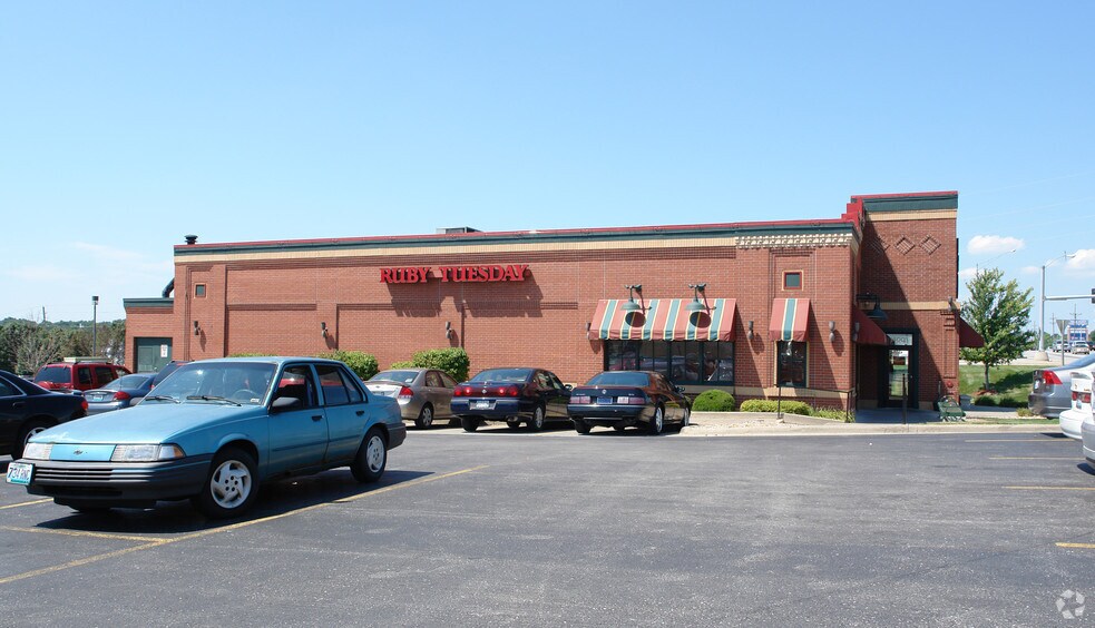 14001 E Us-40 Hwy, Kansas City, MO à louer - Photo de l’immeuble – Image 3 sur 7
